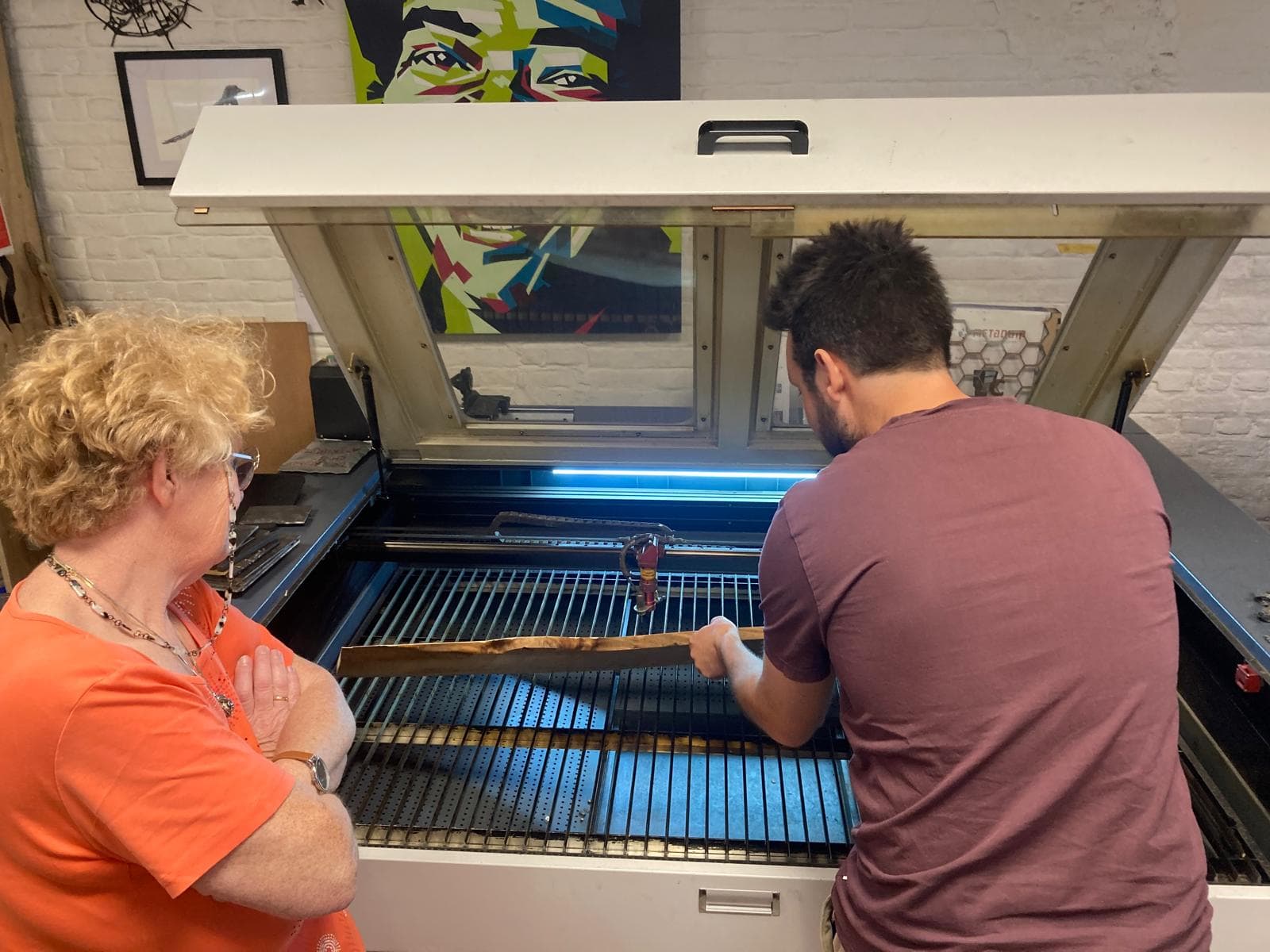 Een maker aan het werk in het open lab